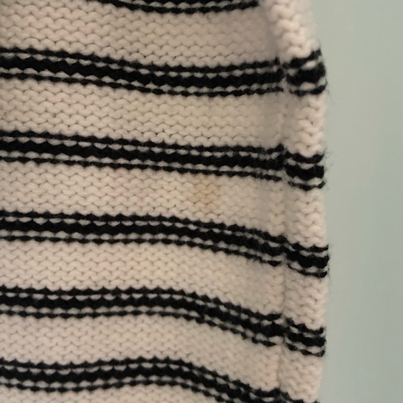LIMITED TIME DISCOUNTED SHIPPING! H&M Black and White Stripe Crop Knit Sweater - Picture 13 of 16